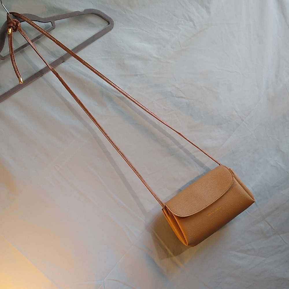 NWOT camel color crossbody bag/purse w-3 inside sections